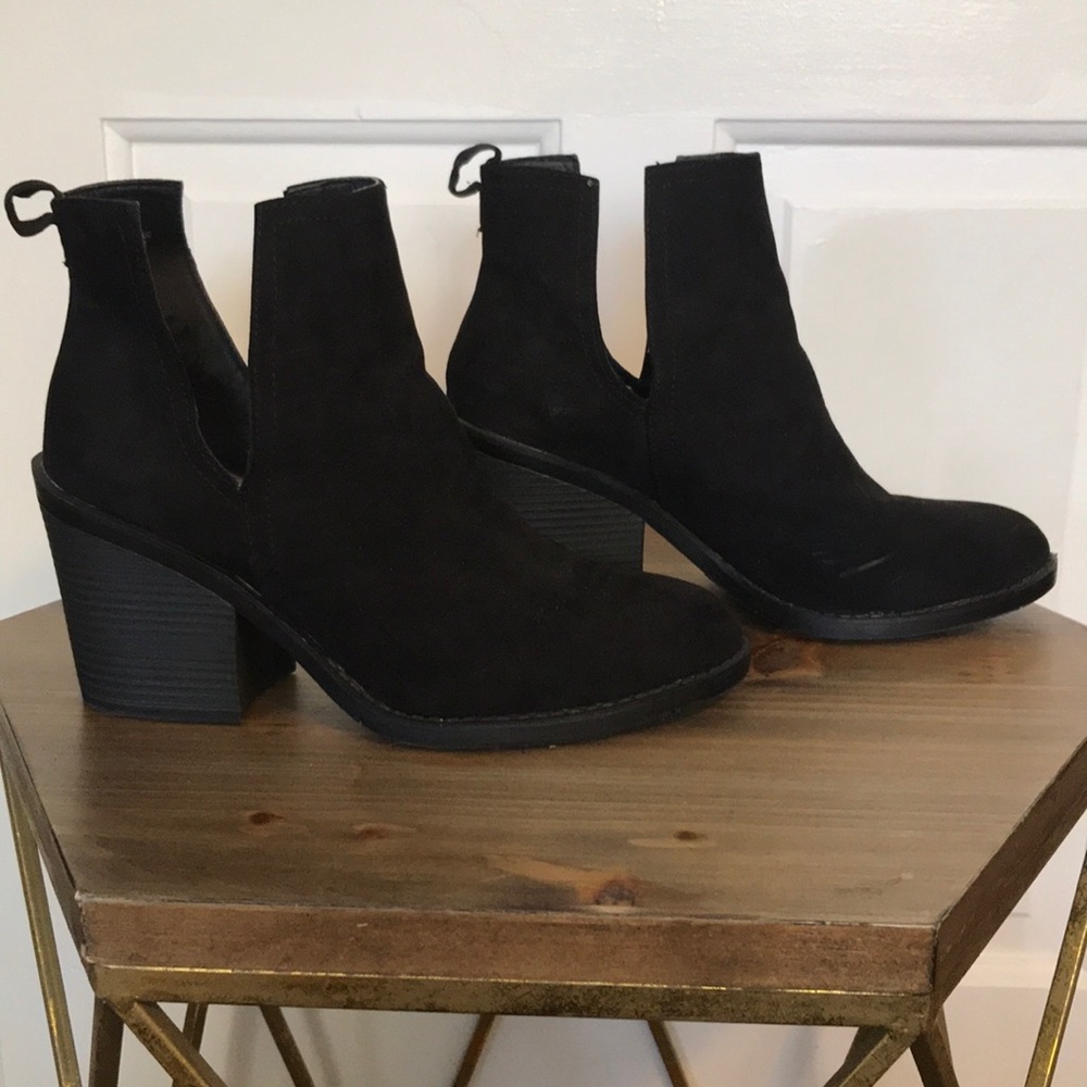 Faux Suede Side Slit Booties